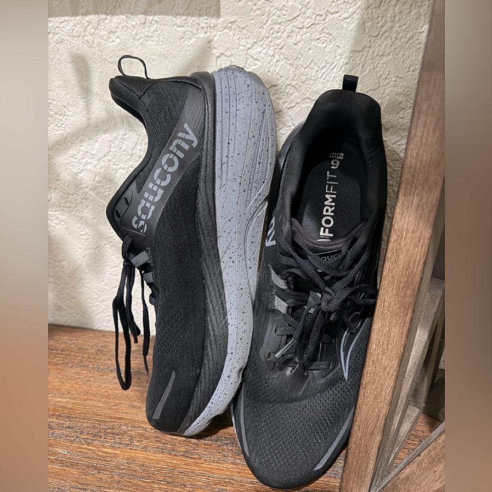 Saucony Hurricane 24 Running Shoes Men's Size 13 Black Shadow New Training - Picture 2 of 11